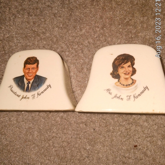 ❤️Set- Vintage John F. Kennedy and Jackie Kennedy Salt and Pepper Shakers * - Picture 4 of 4